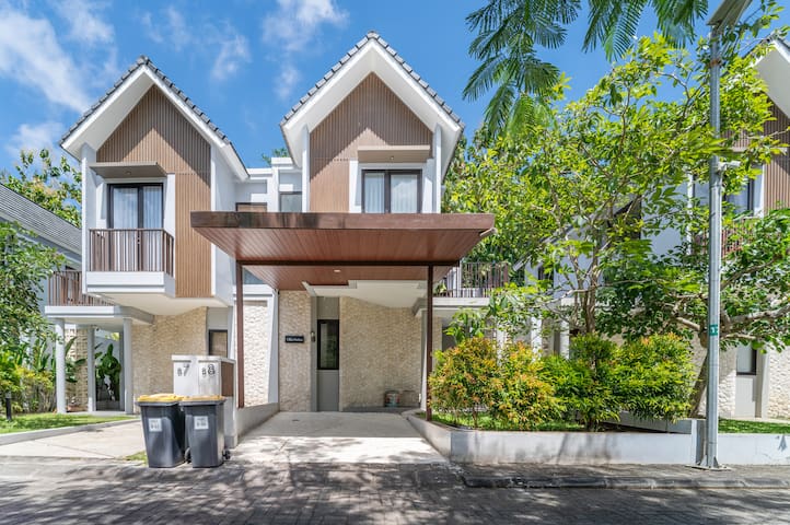 Villa Pasha | Gym, Pool & Near Kuta Golf