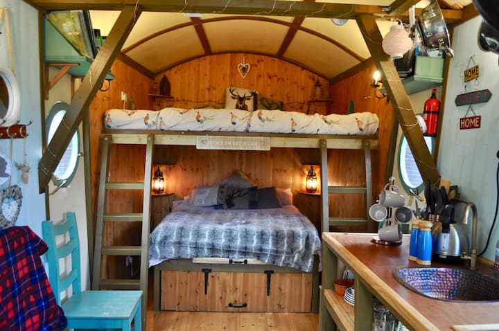 The Gypsy Caravan, Sleeps 5 With Alfresco Dining - Caernarfon