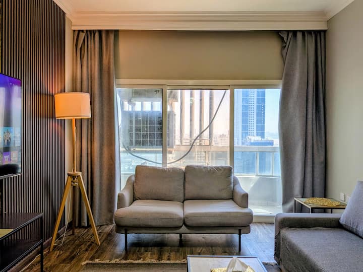 Serenity 1bhk On Ajman Corniche With A Balcony - Charjah