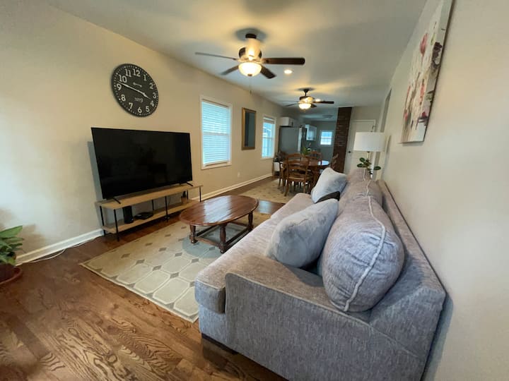 Kansas City Waldo Cottage | World Cup Ready | 2bd - Kansas City, MO