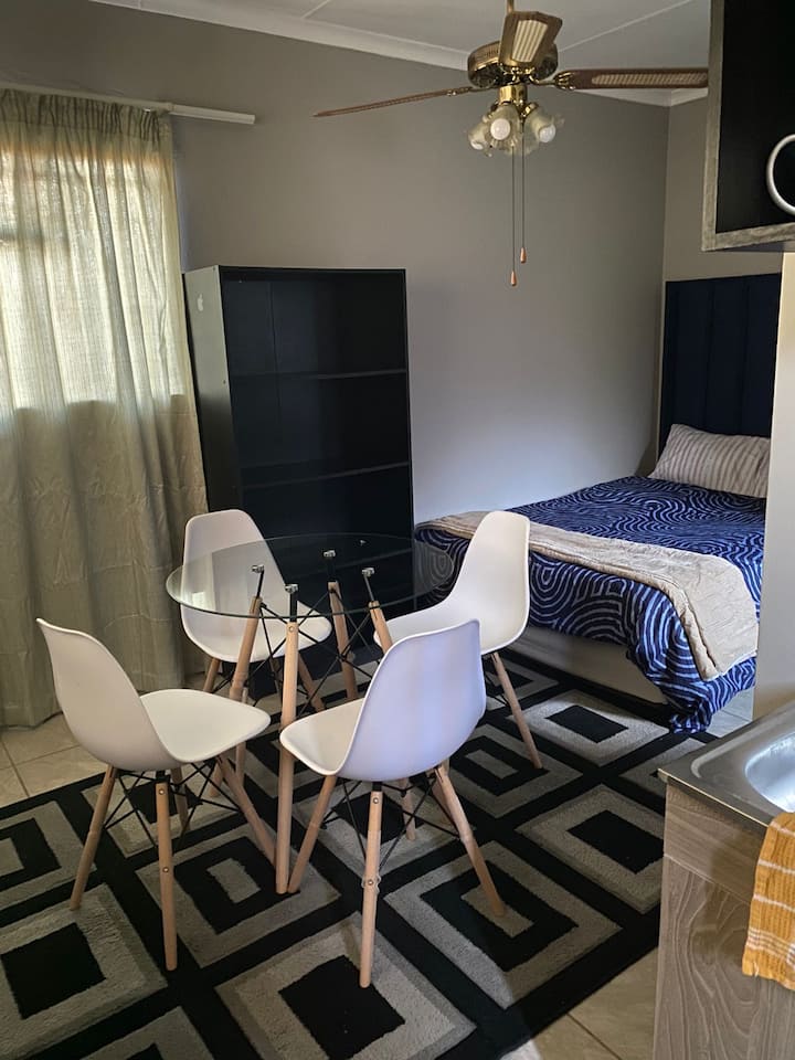 Studio Room In Potchefstroom - Potchefstroom