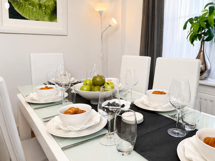 Modern 4-bed Detached Home In North Bristol - Chepstow