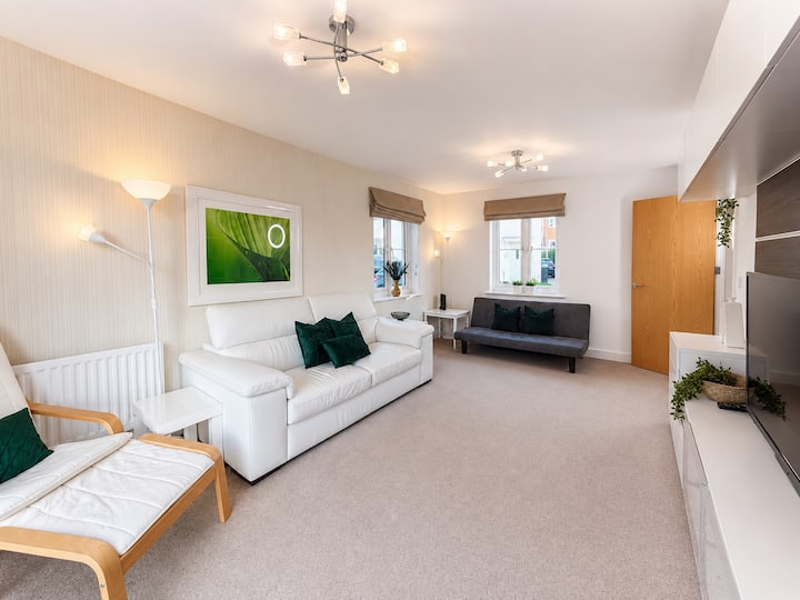 Modern 4-bed Detached Home In North Bristol - Chepstow