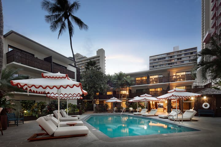 2 Rooms | Pool Views | 0.2mi To Waikiki Beachfront - Kailua, HI