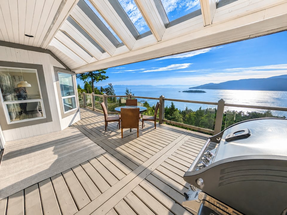 A three-level house facing the islands, West Vancouver, British Columbia, Canada, photo 4 of 10