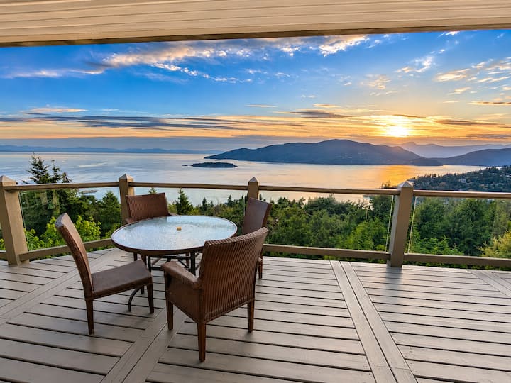 3-level Ocean & Mountain View Retreat - Canada