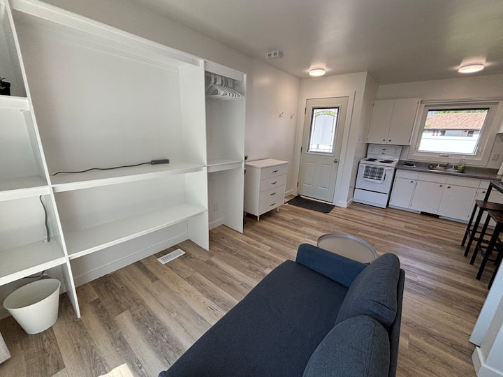 Studio Comfort - Melville, Canada