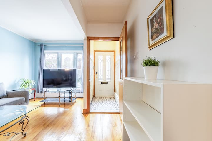 Family-friendly Montréal 5-bed Stay Near Metro - Montreal