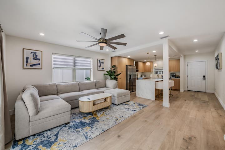 Luxe Modern Retreat W/ Resort-style Pool! - Tampa, FL
