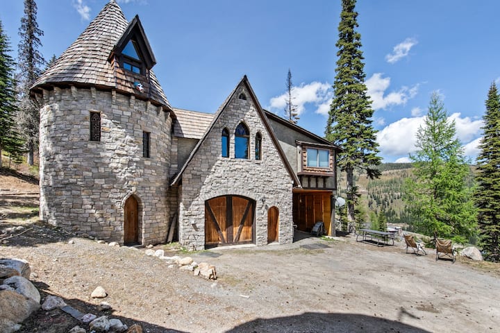 Chateau De Melusine - Ski In / Ski Out W/ Hot Tub - Sandpoint, ID