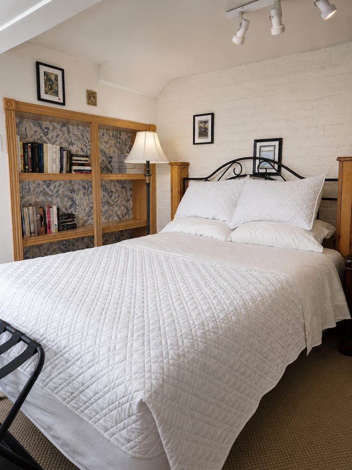 Bright Private Suite, Vibrant Central Location - Toronto