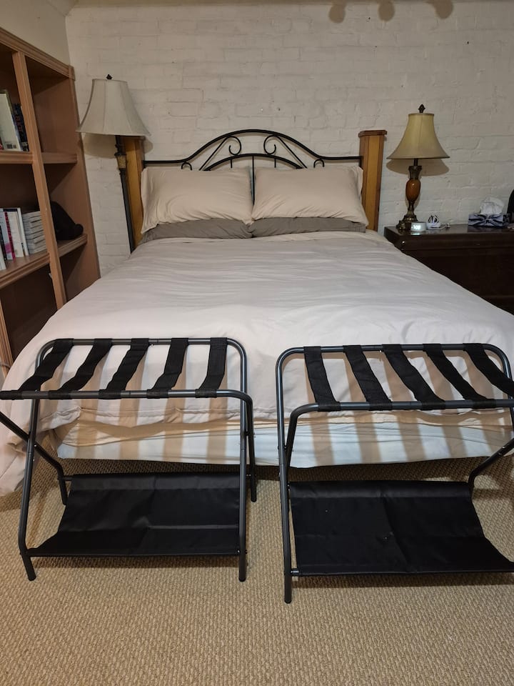 Quiet Self-contained Suite, Prime Location - Toronto