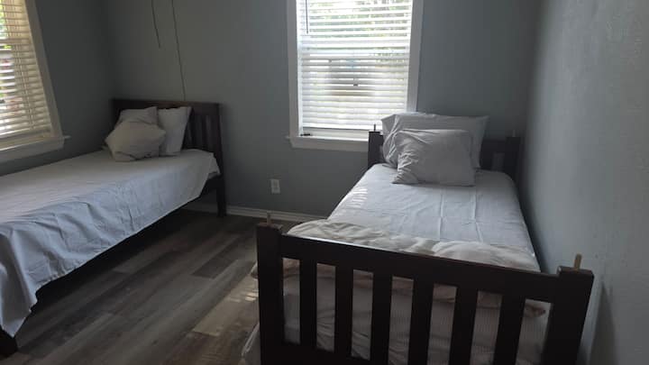 Farm Stay - Greenville, Tx 1 Bedroom, Private Bath - Greenville, TX