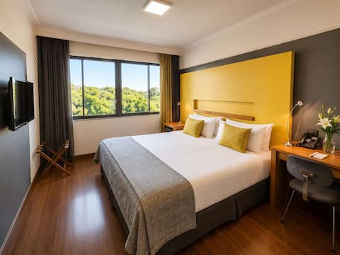 Plaza Italia Studio Heated Pool & Breakfast