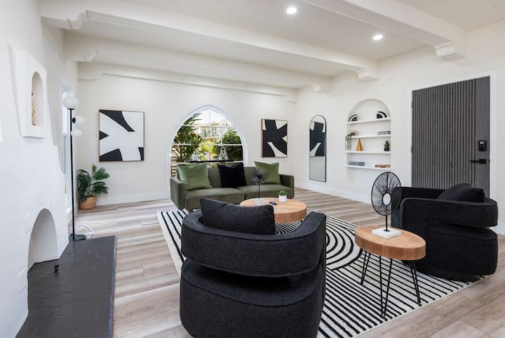 Chic Luxury Oasis  Near Beverly Hills & The Grove - Beverly Hills, CA