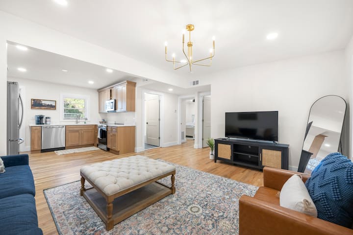 Upscale Downtown Roswell 2 Br Rental - Roswell, GA
