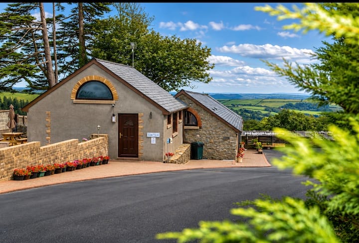Two Spacious Rural Barns, Sleeps 10, 4 Bathrooms. - Pembrokeshire