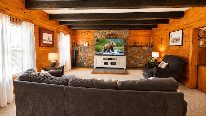 Spacious Hilltop Retreat Near Saratoga Springs - Greenwich, NY