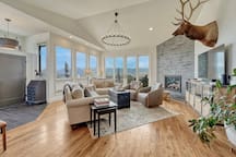 Panoramic Mountain View Lodge