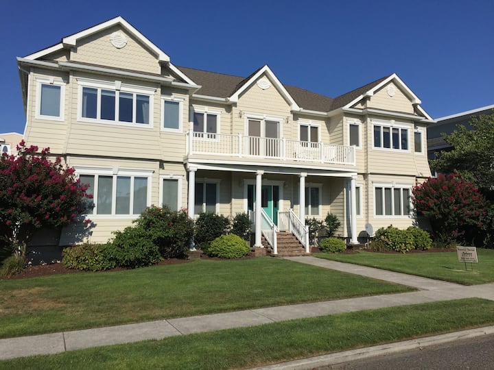 Brigantine Beach House – 1 Block To The Beach! - Brigantine, NJ