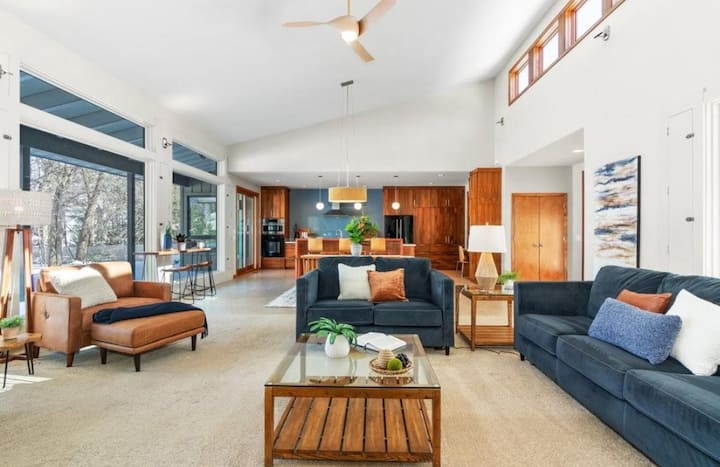 Lake Wissota Waterfront House | 5br Modern Retreat - Chippewa Falls, WI