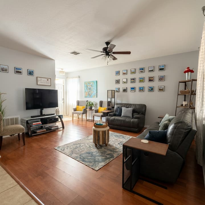 Sunny Lakeland Retreat- 3br + Backyard - Lakeland, FL