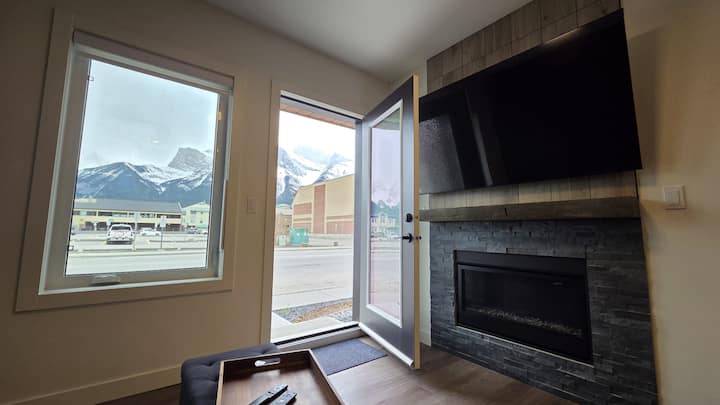 Chic Mountain 1 Bedroom, Rooftop Hot Tub, Sleeps 4 - Canmore