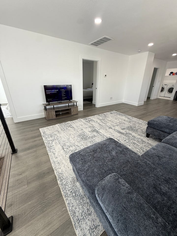 Charming 3br Duplex Home W/ Private Outdoor Space - Sacramento, CA