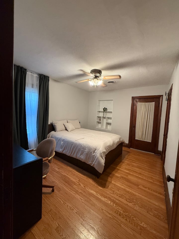Beautiful Home In The Washu & University City Area - Kirkwood, MO