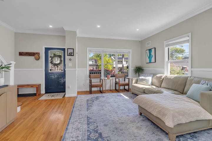 Luxury Tri-level Home •25 Min To Nyc & Stadium - Staten Island, NY