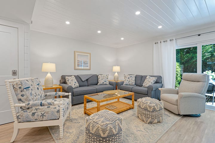 Pet Friendly, Coastal Condo Near Folly Field Beach - Hilton Head Island, SC