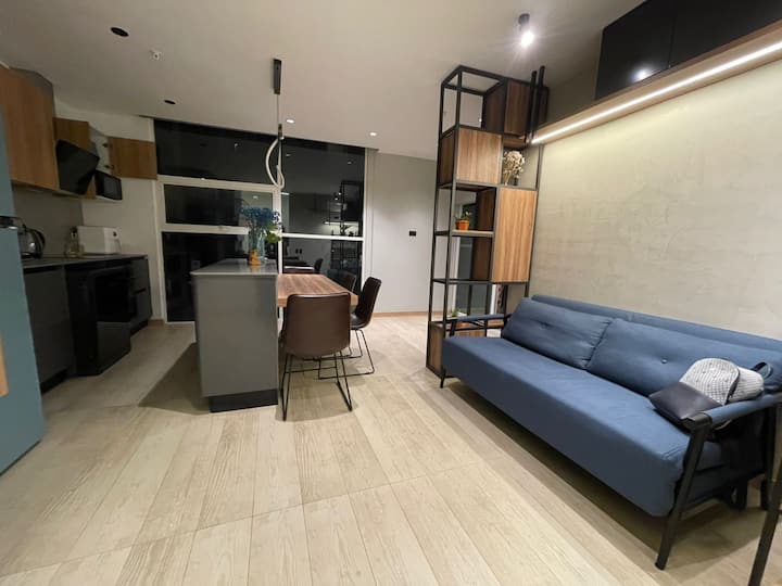 Elegante Apartamento, Av. República Del Salvador - Quito