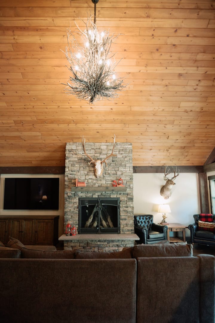 Luxury Montana Lodge With Hot Tub, Sauna, Mountain - Glacier County