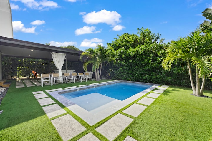 Best Miami Pool House (Hosts Up To 25+ Guests) - Miami, FL