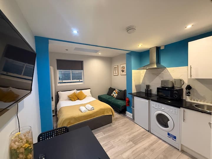 Amazing Cozy Studio Sleeps 4 - London