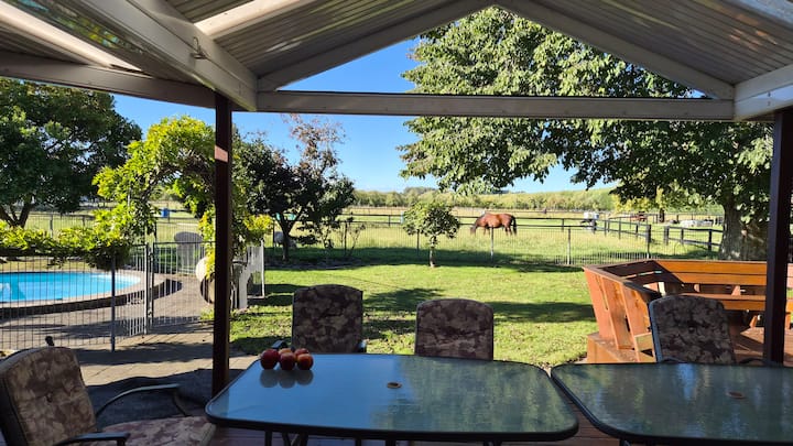 Dewdrop Country Home - Clive
