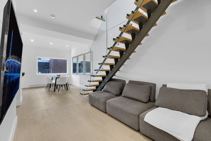 Luxury Penthouse Near Downtown W/ Terrace - Montreal