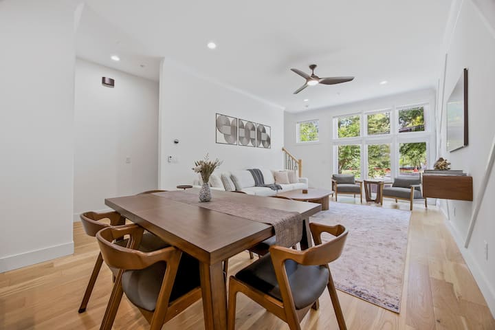 2 Townhomes | Walk To Mercedes Benz | Sleeps 14 -B - Atlanta, GA