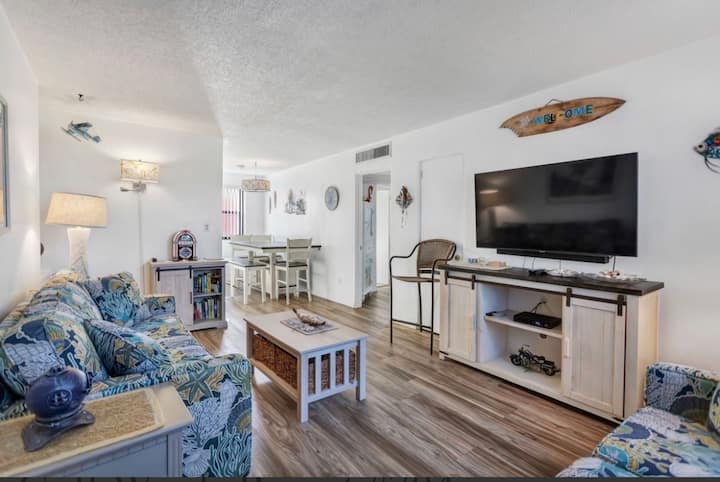 2-br Beachside Condo With Pool In St. Pete Beach! - St. Pete Beach, FL