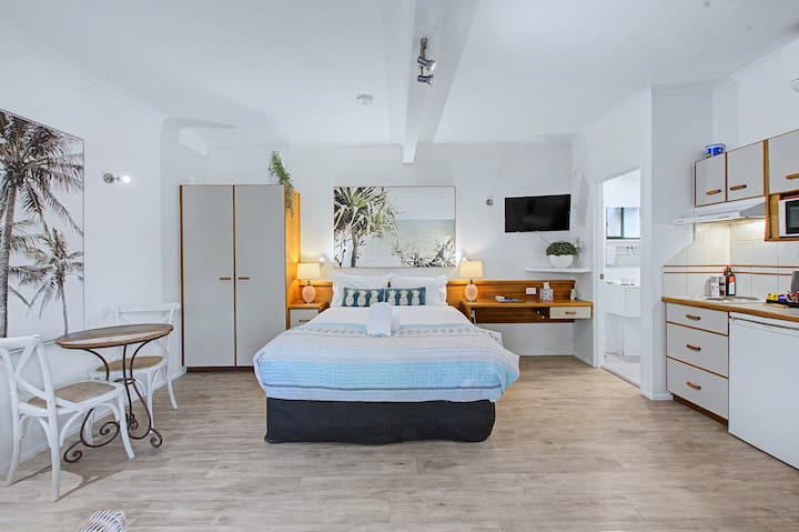 Beachside Studio (2 Adults) - No Pets Allowed - Hervey Bay