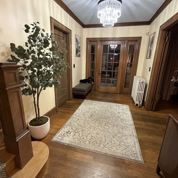 Historic 6 Bedroom Home Downtown Juneau - Juneau, AK