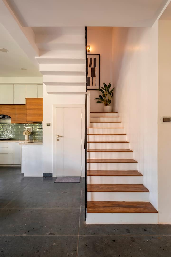 Full kitchen image 2