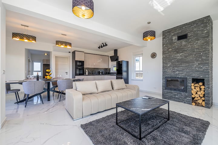 Villa Patrick With Pool, Jacuzzi And Sauna - Krk