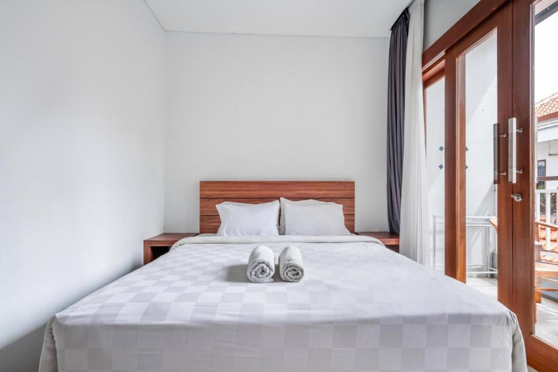 Bright Balcony Deluxe Room in Kuta 3