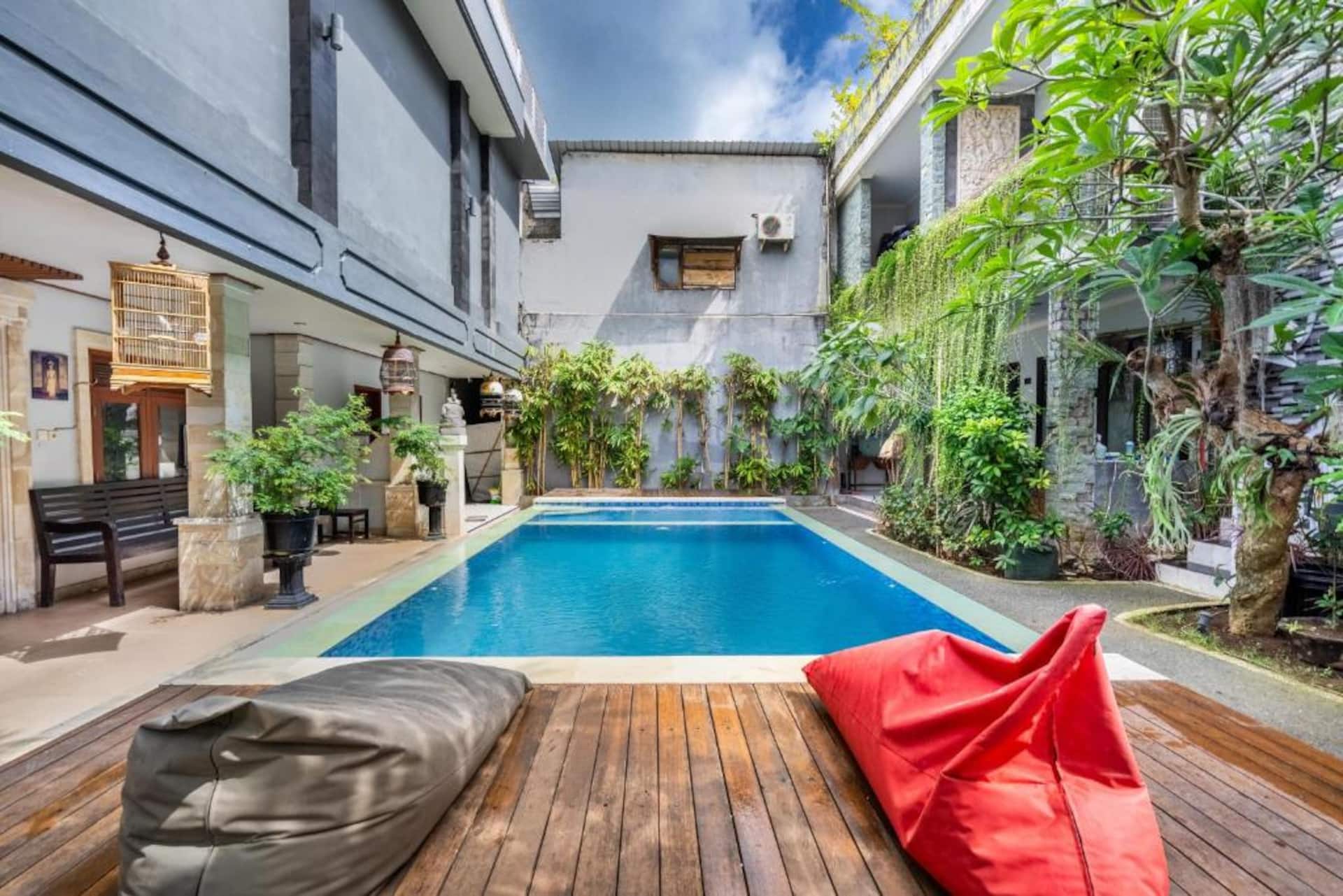 Bright Balcony Deluxe Room in Kuta 3