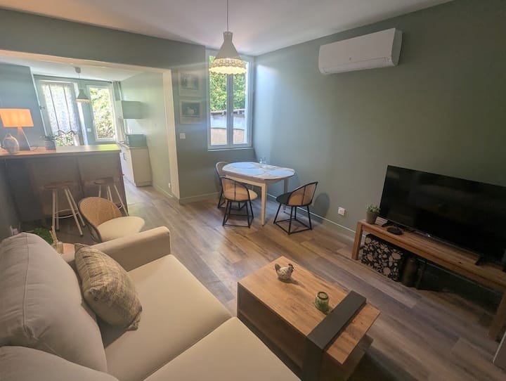 Coquet Appartement Climatisé En Centre Ville - La Châtre