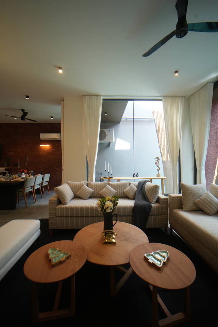 Living room image 7