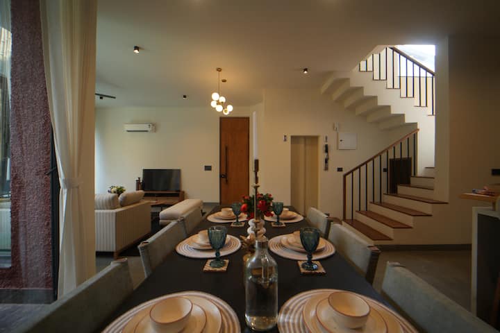 Dining area image 1