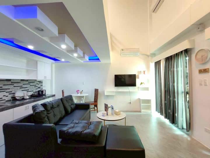 Loft Suite Pearlz C9n | Pool Netflix Sm Walking St - Ángeles