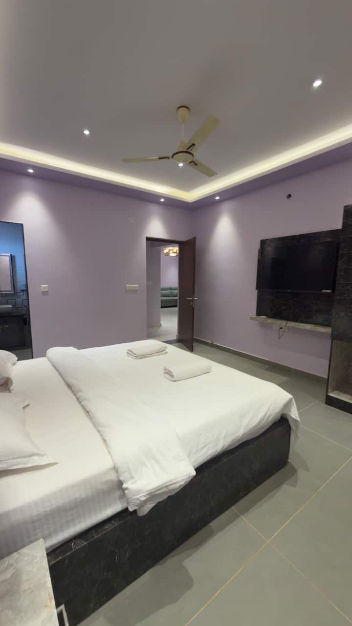 Bedroom 1 image 2